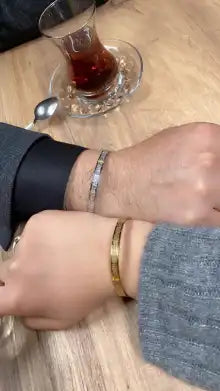 <strong>Amina R.</strong>